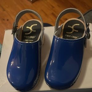 Patent leather blue clogs for toddler girls size 8 (24)